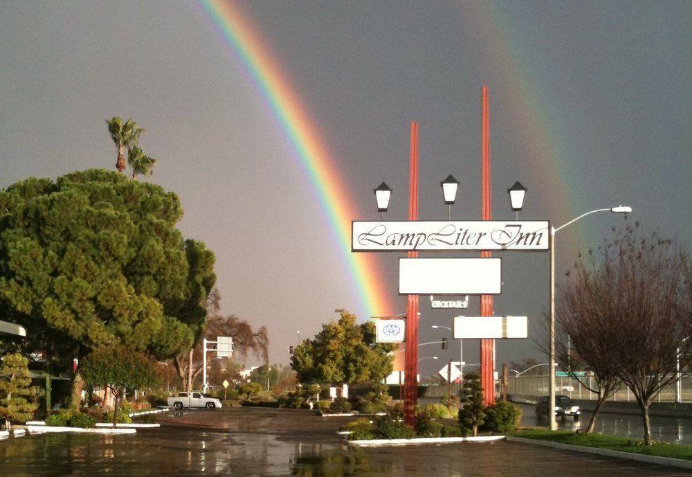 Lamp Liter Inn Visalia Exterior photo